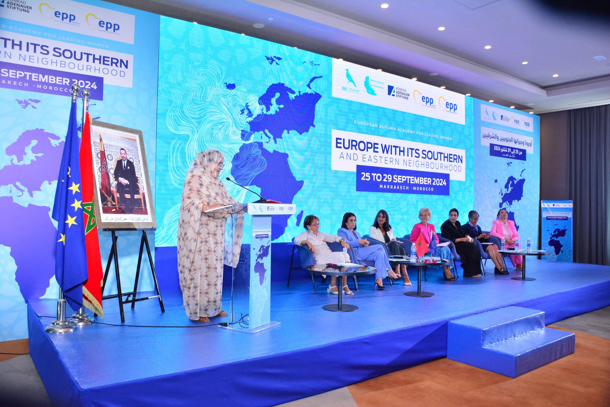 محجوبة ازرقي رئيسة منظمة المرأة التجمعية بجهة العيون الساقية الحمراء تشارك في مائدة مستديرة حول المناخ والطاقة