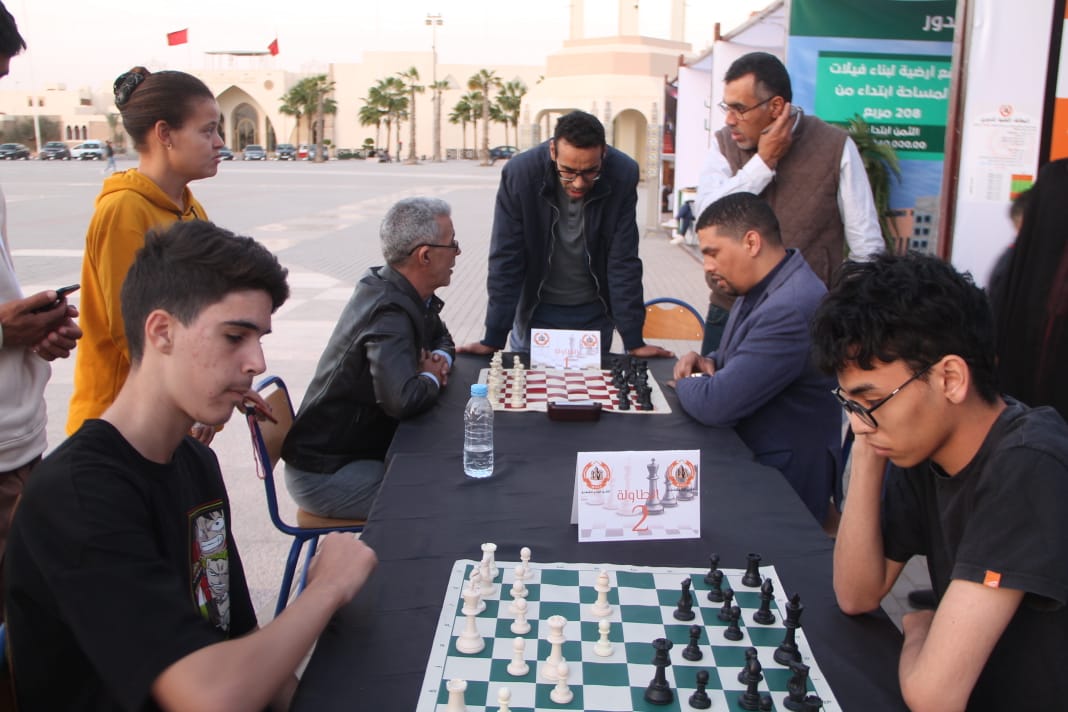 تأسيس عصبة للشطرنج يخلق أزمة ثقة مع الأندية المحلية ويهدد بتمزق مجتمع الشطرنج بالصحراء