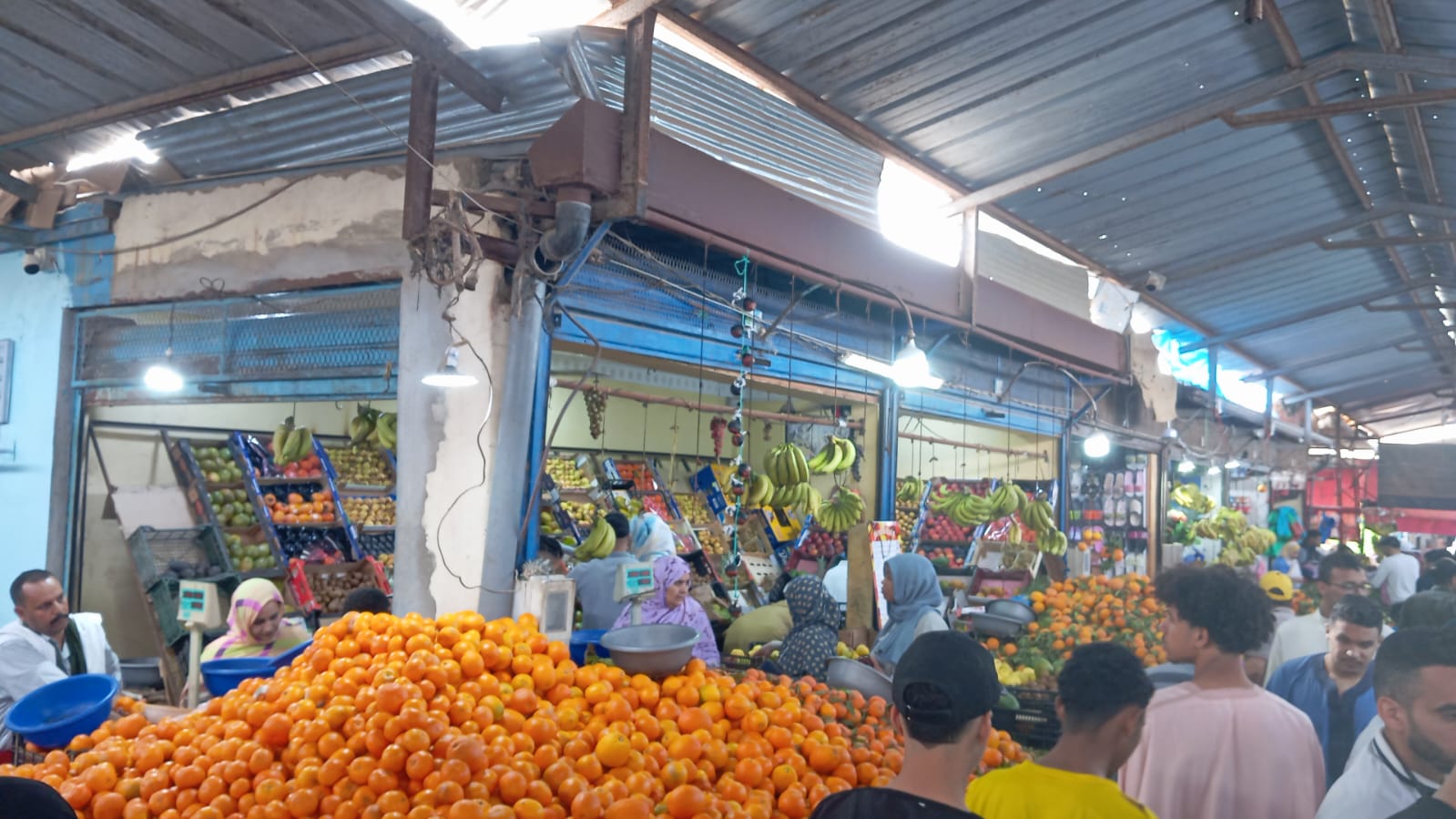 أول أيام رمضان بالعيون.. جشع وأسعار ملتهبة بالأسواق فأين رقابة السلطات المعنية؟!