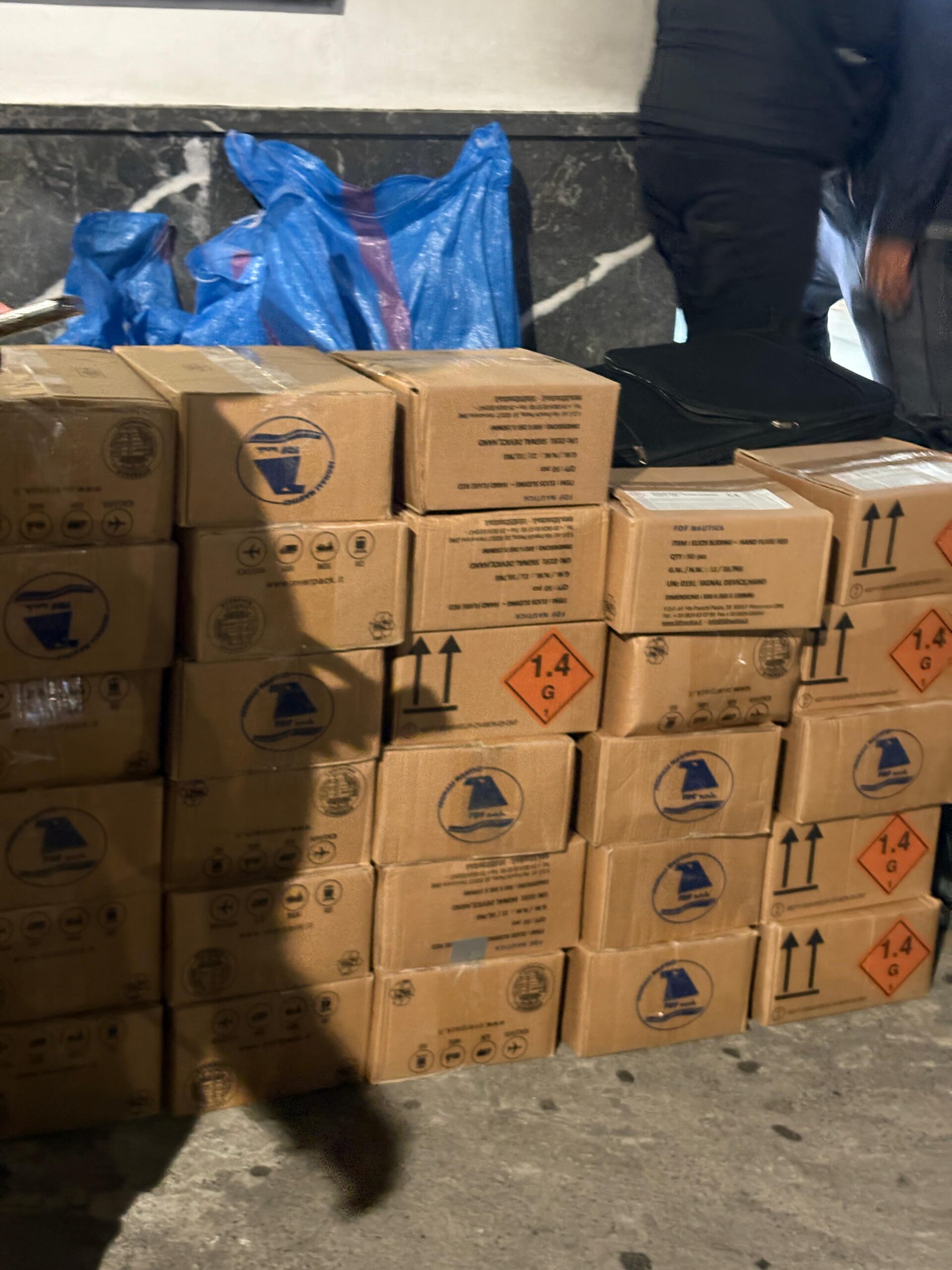 طنجة.. إحباط عملية تهريب مفرقعات وشهب نارية