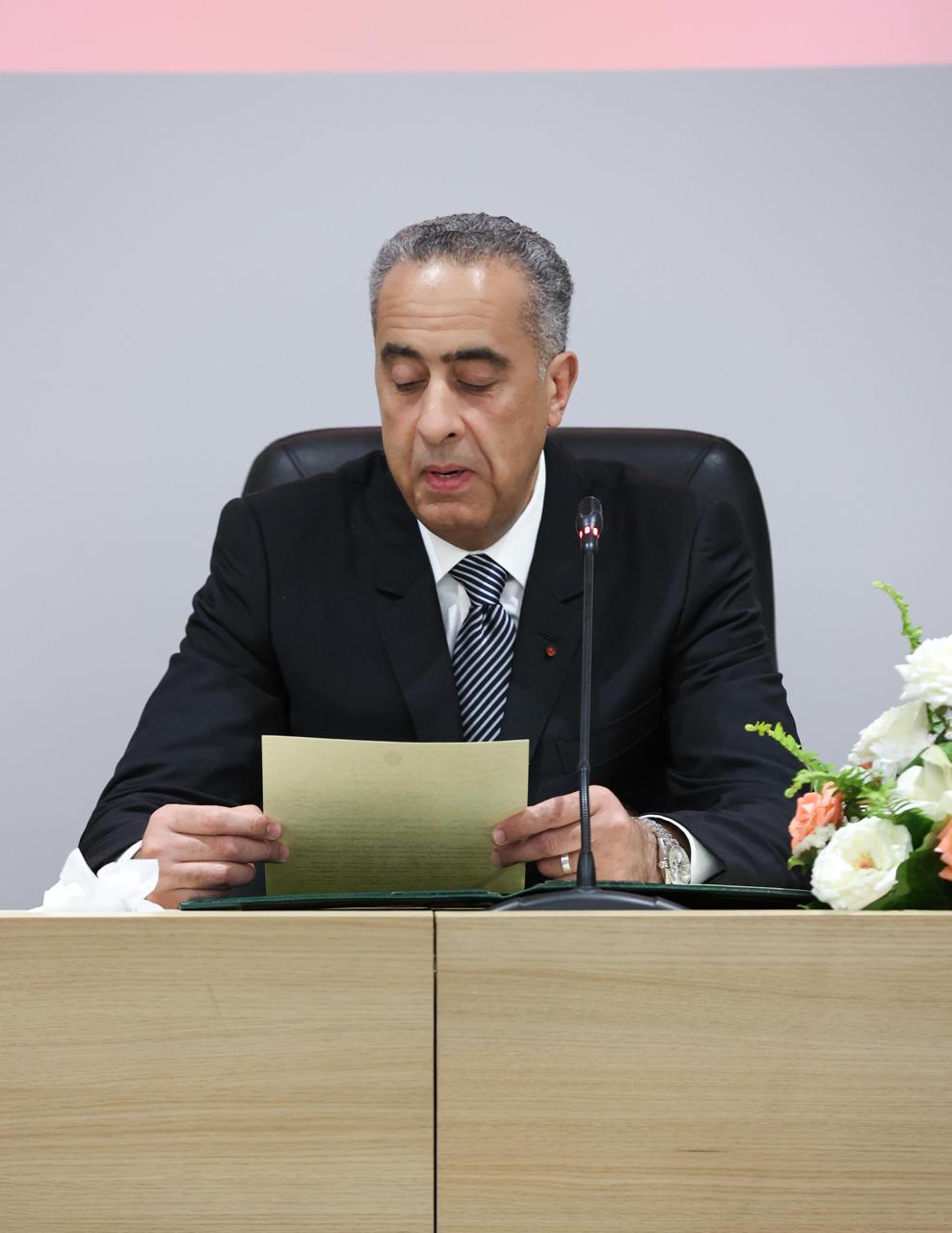 عبد اللطيف الحموشي يسلم الأوسمة الملكية السامية للمنعم عليهم بالمعهد الملكي للشرطة بالقنيطرة