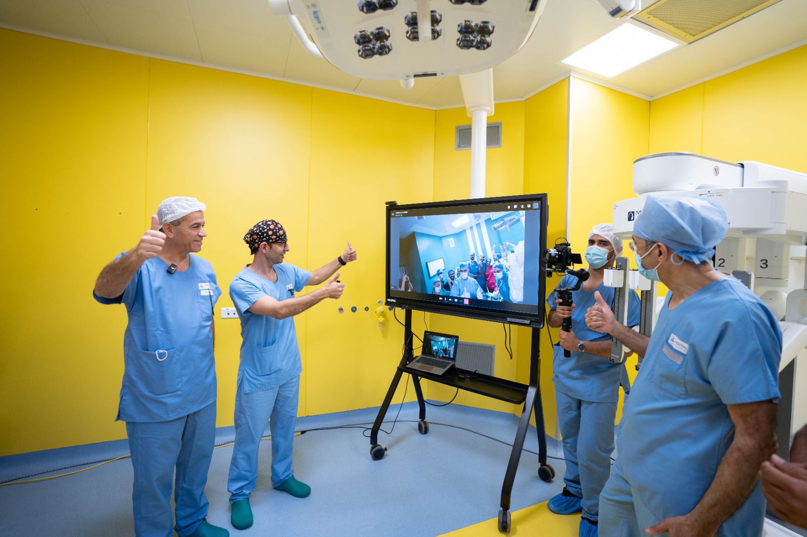 مجموعة أكديطال العيون تجري أول جراحة عن بعد ناجحة