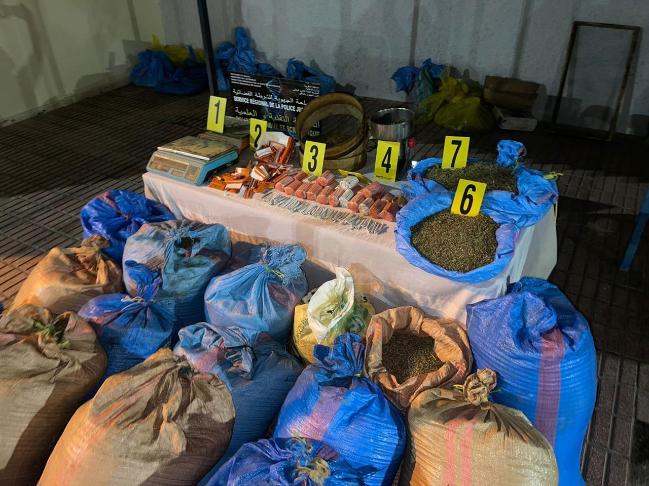 الناظور.. ضبط نصف طن من الكيف وألف سيجارة محشوة بالحشيش