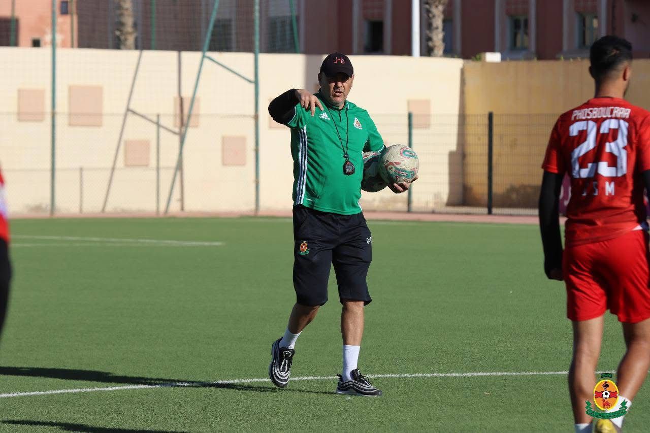 شباب المسيرة يجدد الثقة في المدرب التونسي فريد شوشان فمتى يحقق حلم الجماهير الصحراوية بالعودة لقسم الأضواء