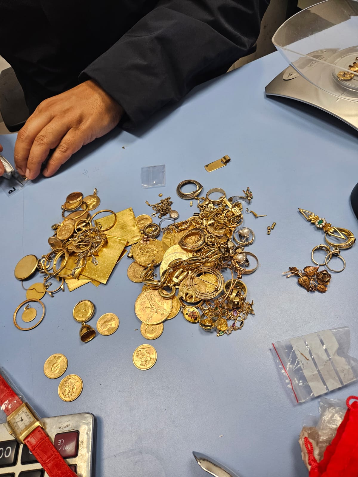 ميناء طنجة المتوسط.. إحباط محاولة لتهريب كمية من الذهب