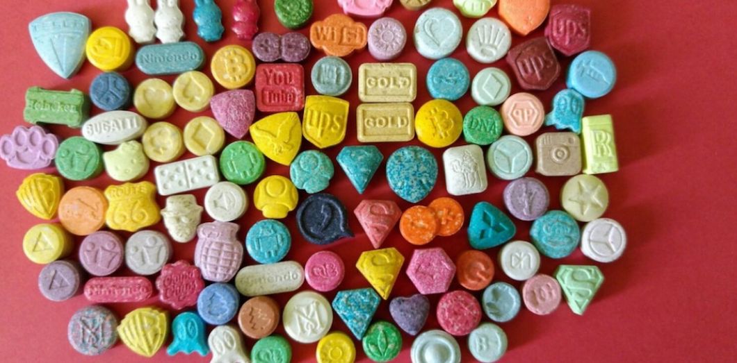 طنجة.. المجتمع المدني يطالب بفتح تحقيق عاجل في “حلوى مخدّرة” تستهدف التلاميذ