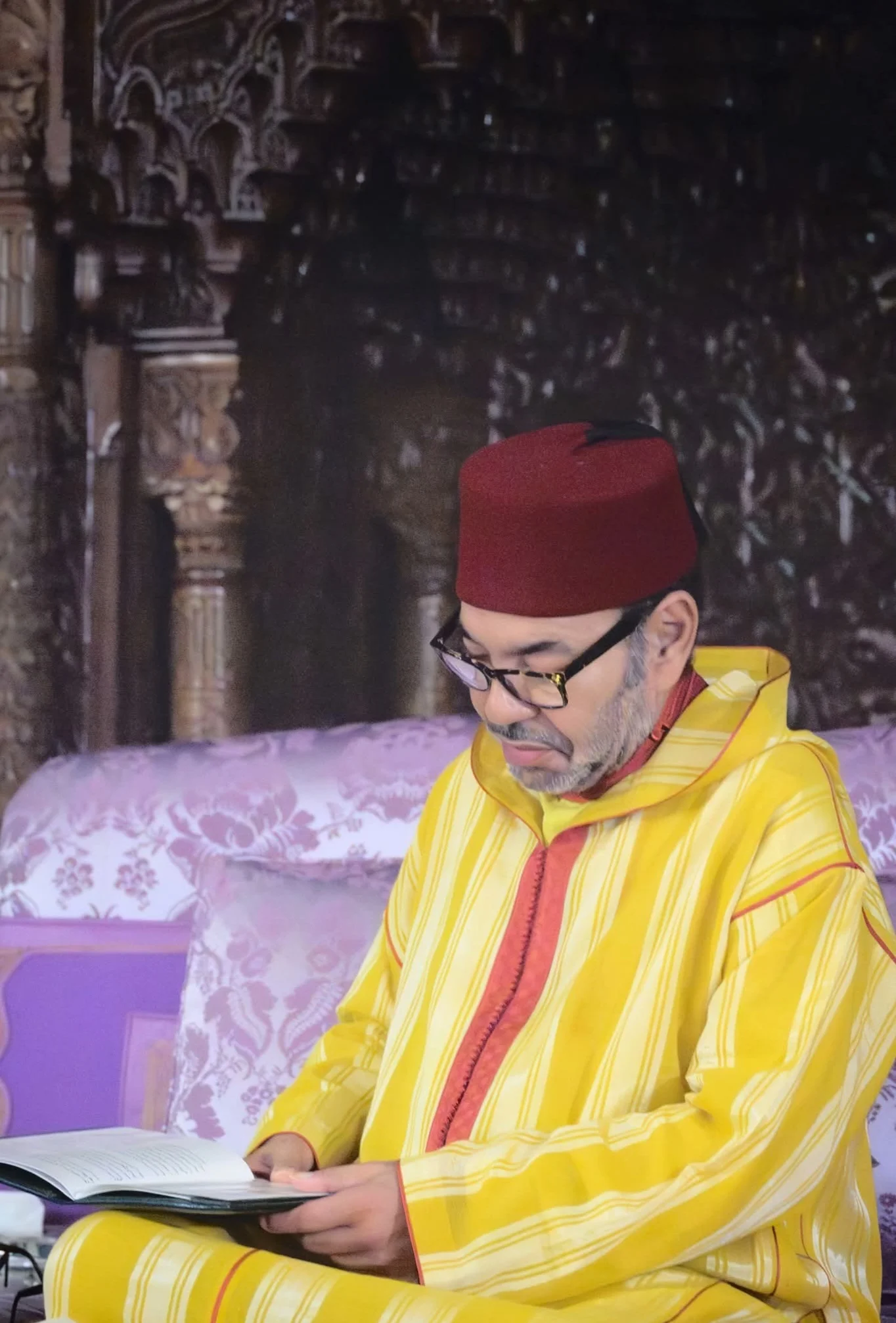 بلاغ طبي: جلالة الملك يعاني من ألم أسفل الظهر مع تشنج عضلي دون مؤشرات مقلقة