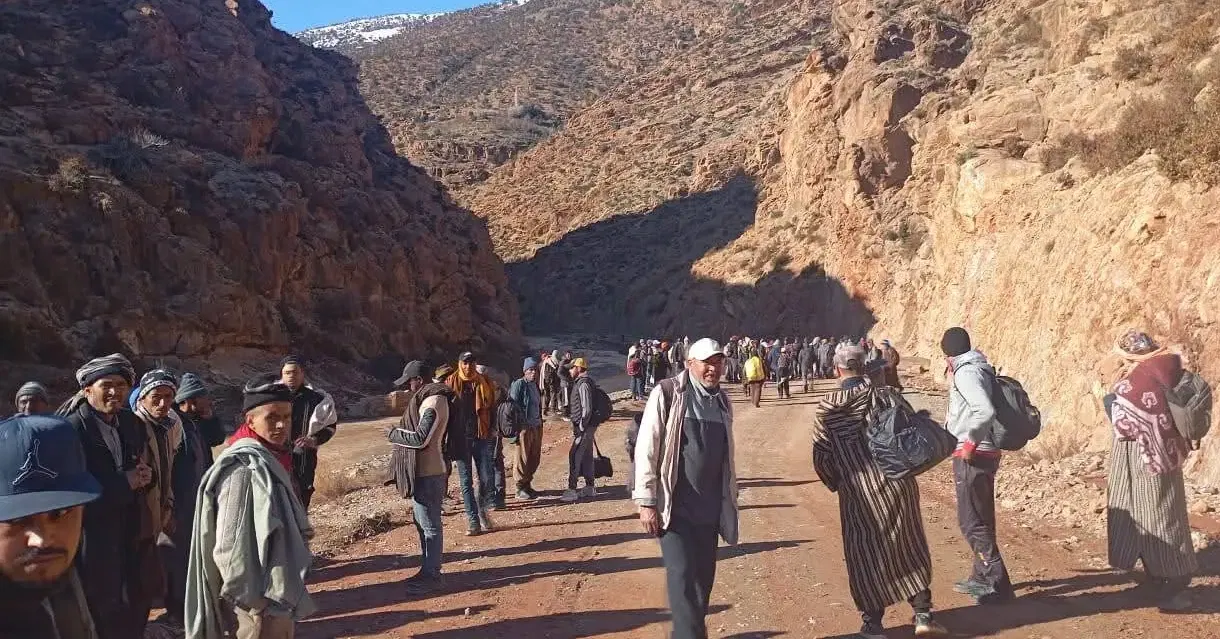 أزيلال.. ساكنة أنركي تنظم مسيرة احتجاجية للمطالبة بفك العزلة وتوفير الاحتياجات الأساسية