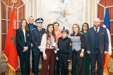 تكريم إنساني في باريس.. طفل مغربي يواجه مرضاً نادراً يتحول إلى رمز للصمود