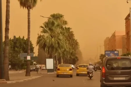 المغرب تحت إنذار جوي برتقالي.. رياح قوية وزوابع رملية تضرب 9 أقاليم وتحذيرات من تدني الرؤية