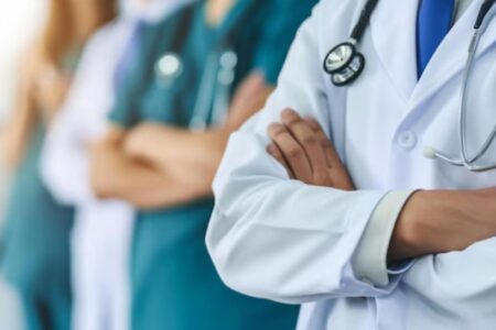 تصعيد مرتقب لممرضي وتقنيي الصحة بسبب تأخر التعويضات وتراجع فرص الإدماج