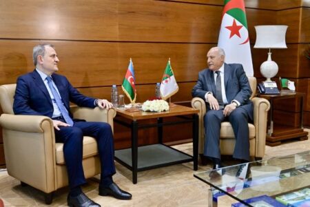 اتصال جزائري–أذربيجاني بعد الهجمات المسيّرة… موقف متحفظ من اتهام إيران