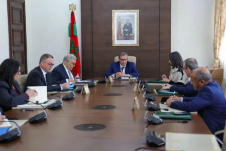 الحكومة تطلق دعما استثنائيا جديدا لمهنيي النقل لمواجهة غلاء المحروقات