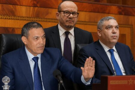 هل يحكم جهة العيون والي متعاقد؟؟