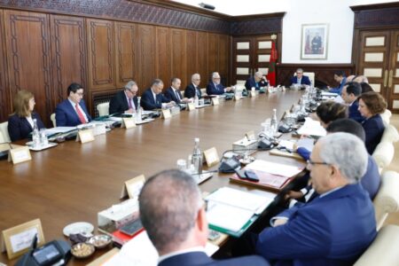تحولات تشريعية ورقمنة قضائية: الحكومة المغربية ترسم معالم تحديث الإدارة والتعليم