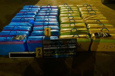 عمليتان أمنيتان بسوق الأربعاء والناظور تحبطان تهريب أزيد من 1.8 طن من الشيرا وتوقيف مبحوث عنه وطنيا