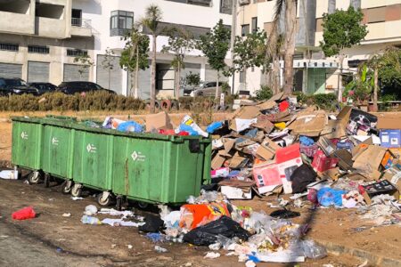 مهدية.. ساكنة اليانس دارنا تدفع ثمن الفشل الإداري في تدبير قطاع النظافة